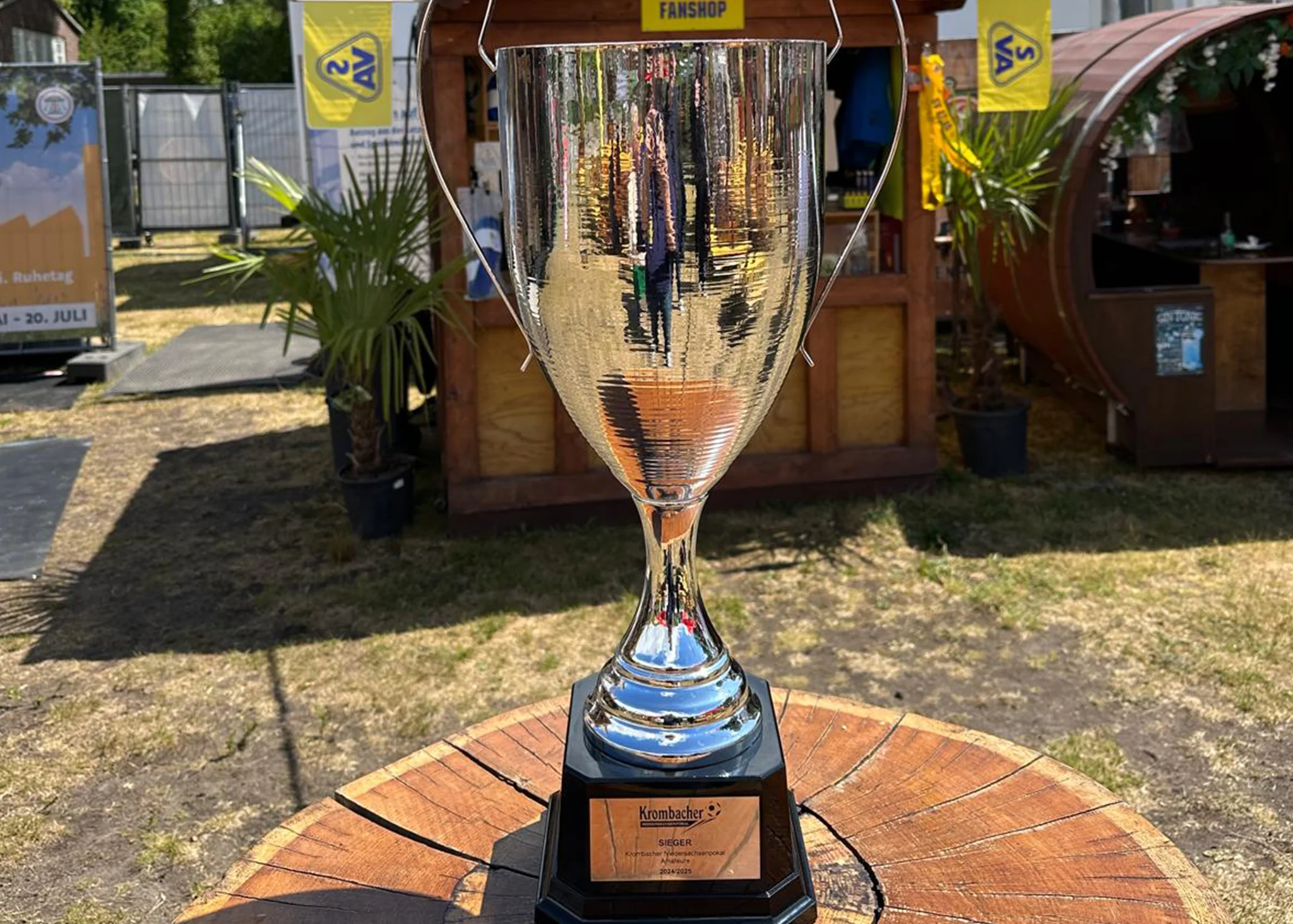 Image of the winner’s trophy
