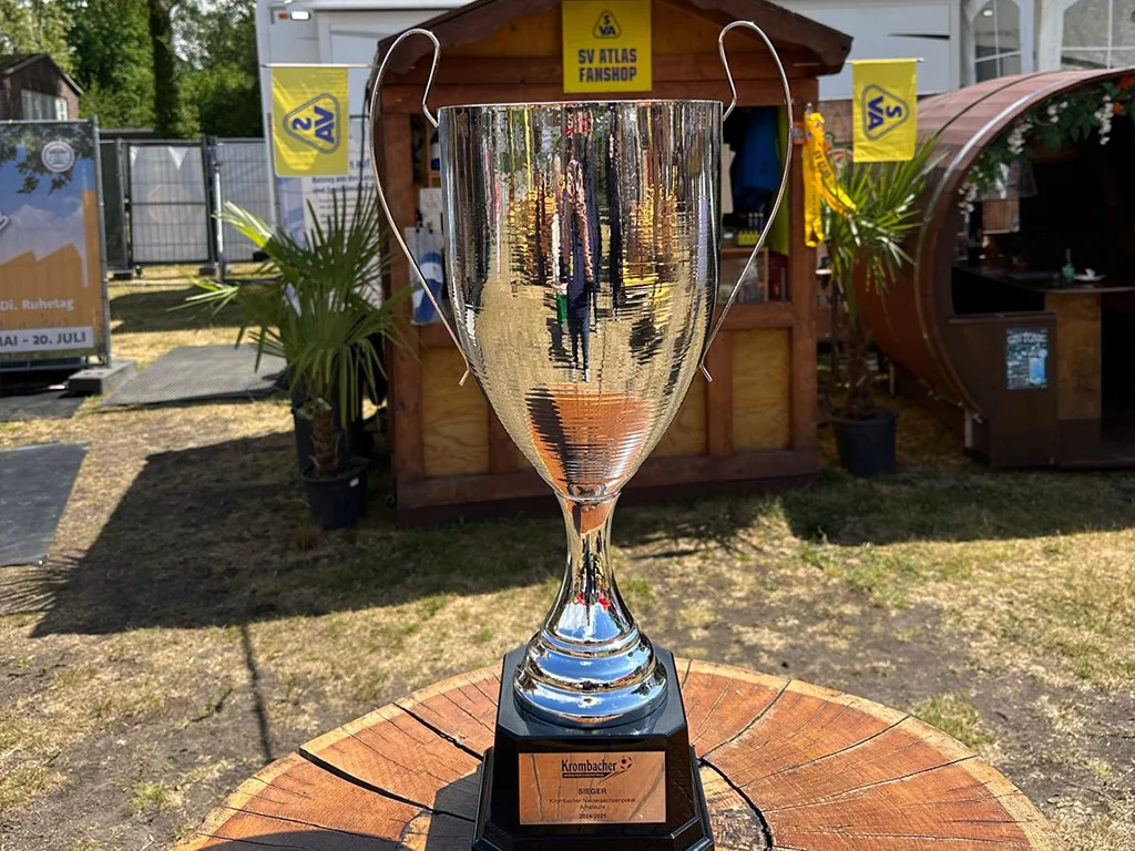 The image shows the trophy of cup winners Atlas Delmenhorst
